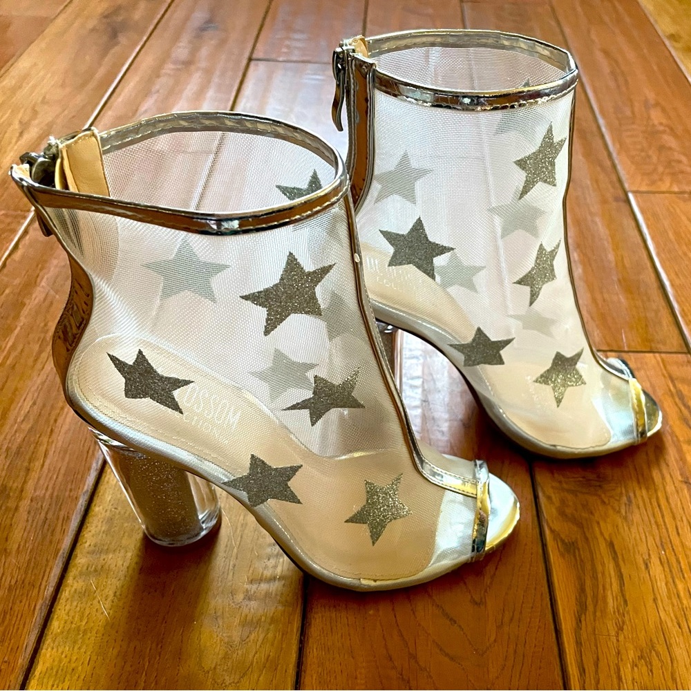 NEW SILVER STAR HEELS!! MESH AND GLITTER. SIZE 6.
